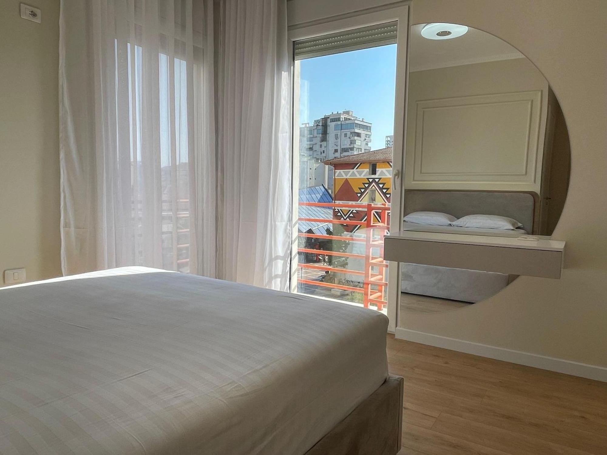 Gem In The Heart Of Tirana Apartment Luaran gambar